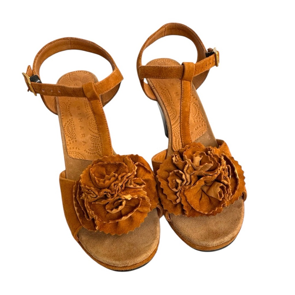 NWOT Chie Mihara Brown Sandals with Floral Embellishment and T-Strap Design - Picture 3 of 9